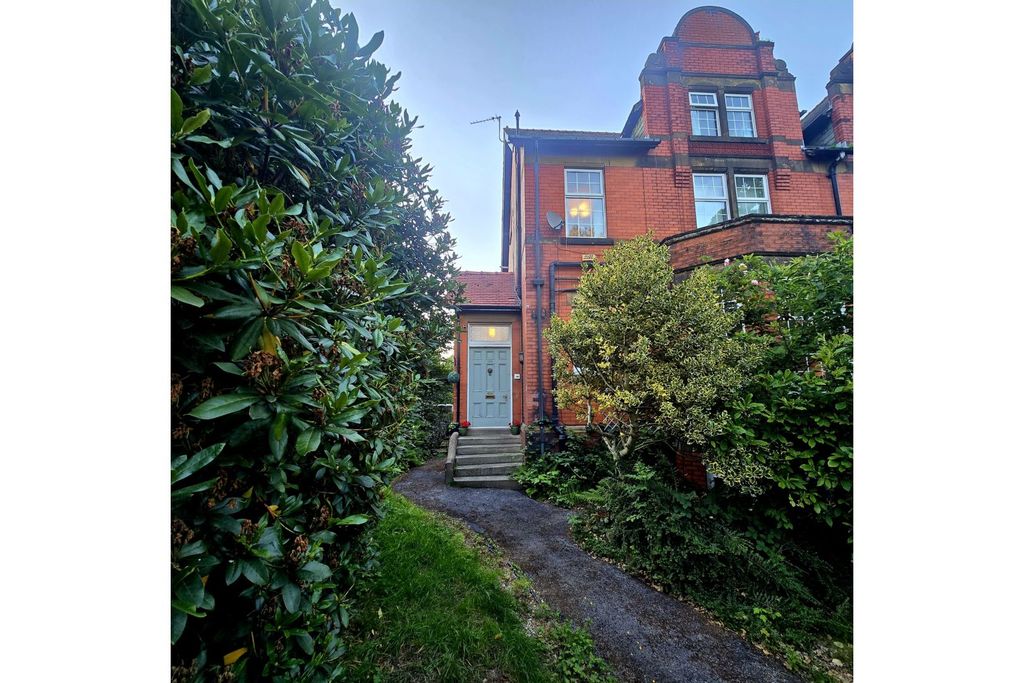 Property photo 1 of 27