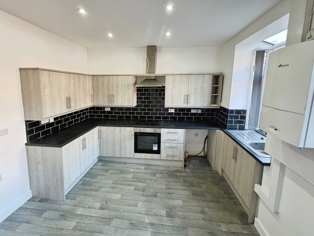 Property photo 3 of 14 Kitchen