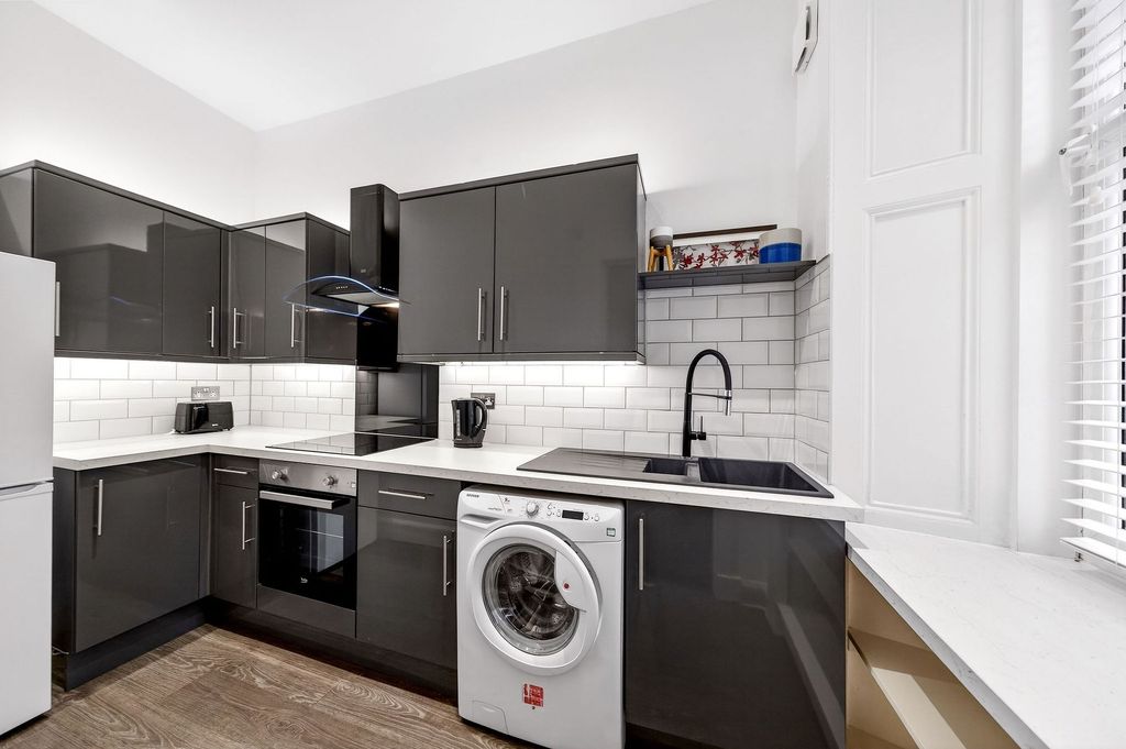 Property photo 3 of 39 Kitchen