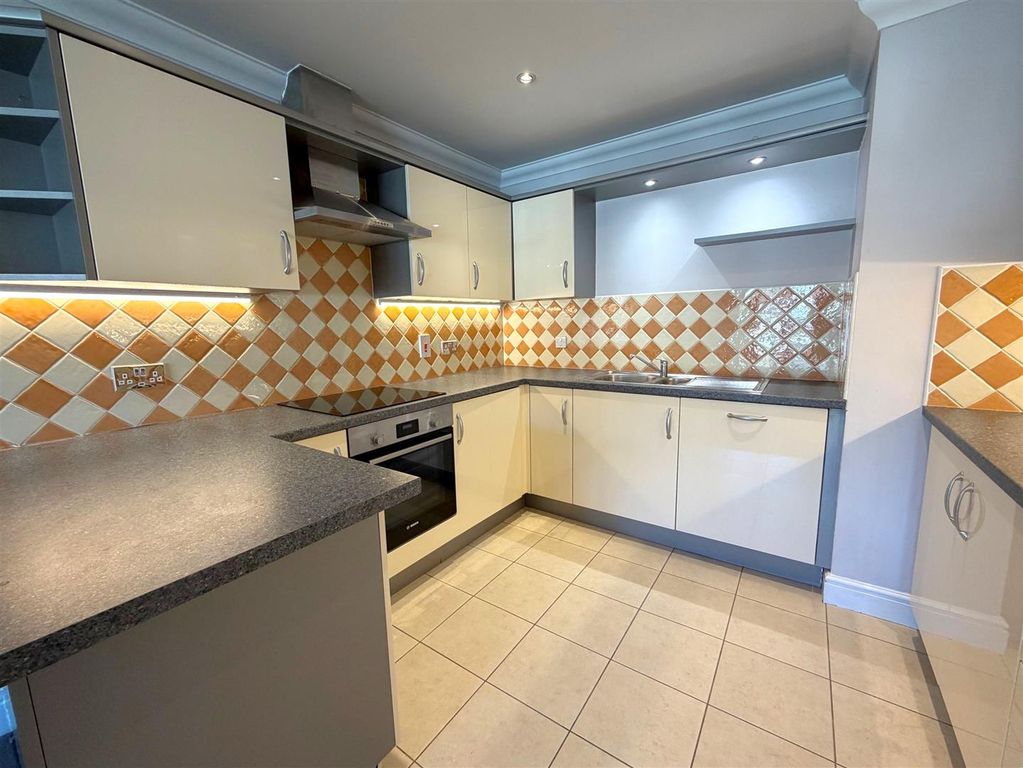 Property photo 1 of 10 Kitchen