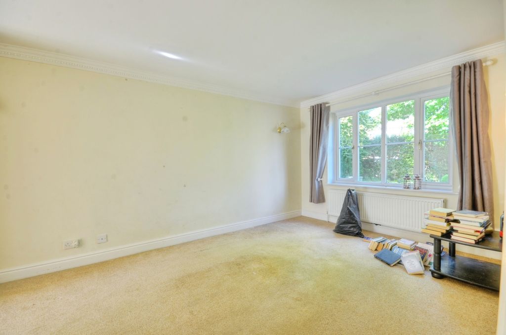 Property photo 3 of 16 Photo