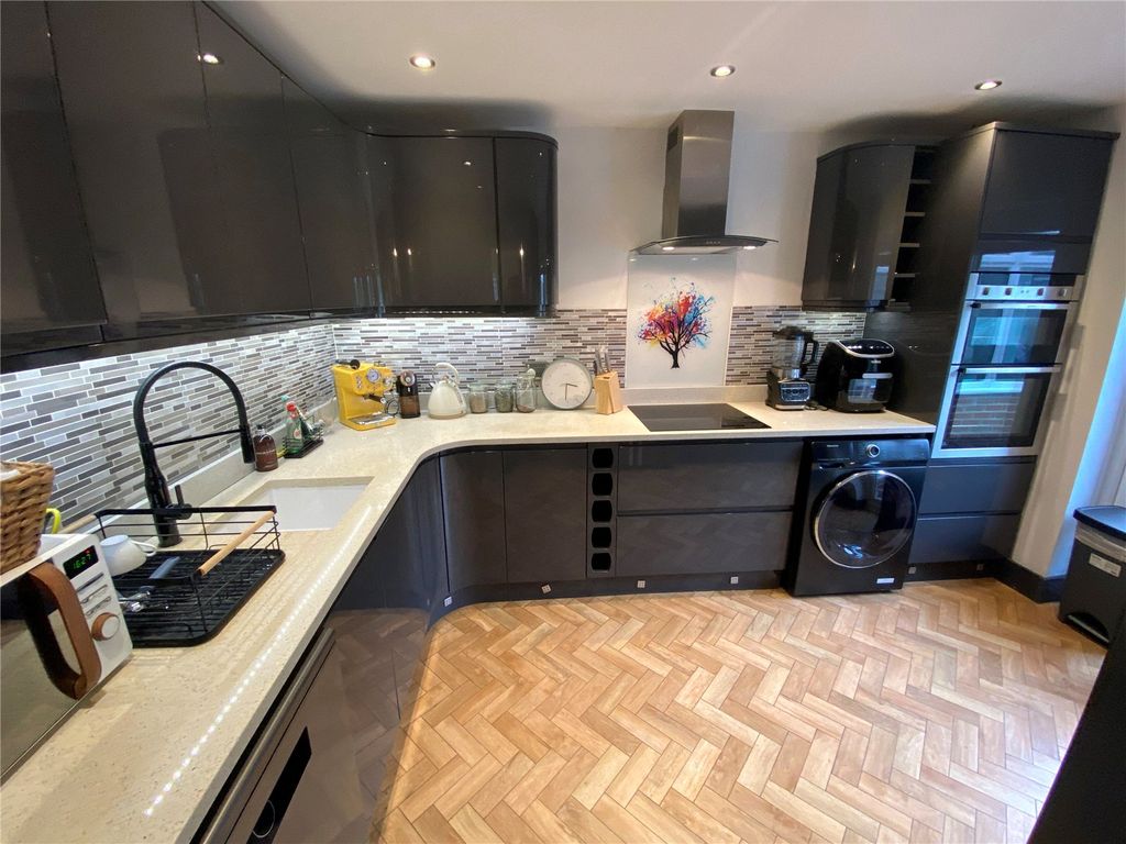 Property photo 3 of 33 Picture No. 40