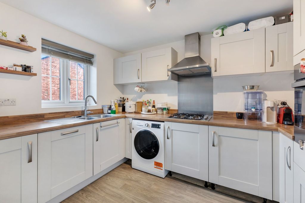 Property photo 2 of 21