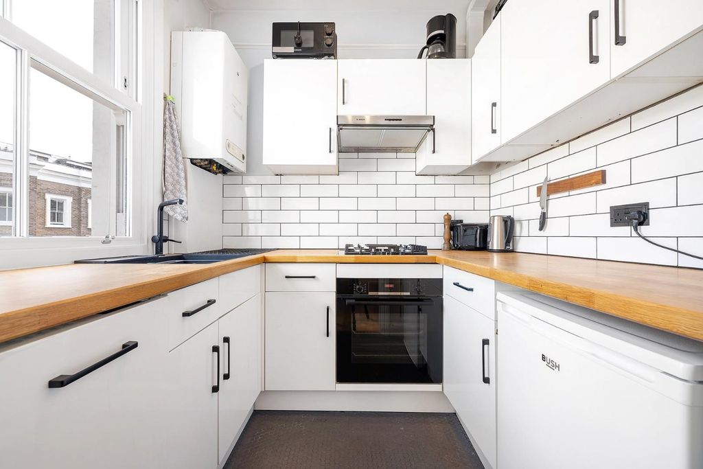 Property photo 3 of 11 Kitchen.Jpg