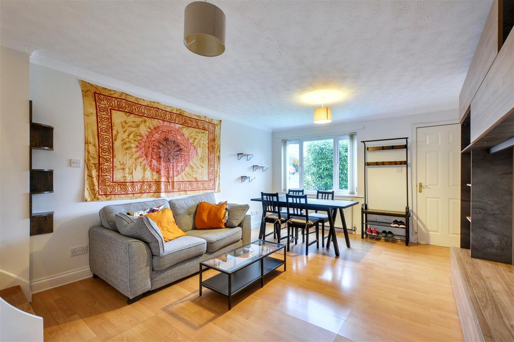 Property photo 3 of 19 Lounge (3).Jpeg