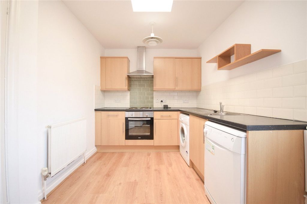 Property photo 2 of 8 Picture No. 33