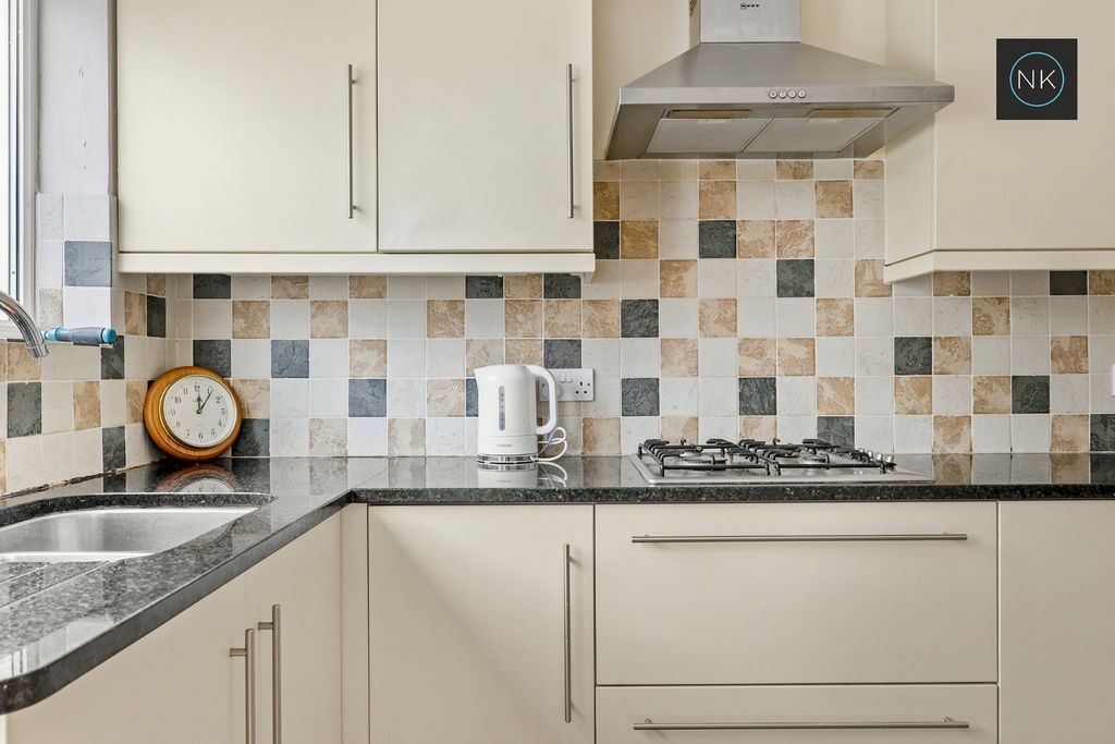 Property photo 2 of 26 5146975