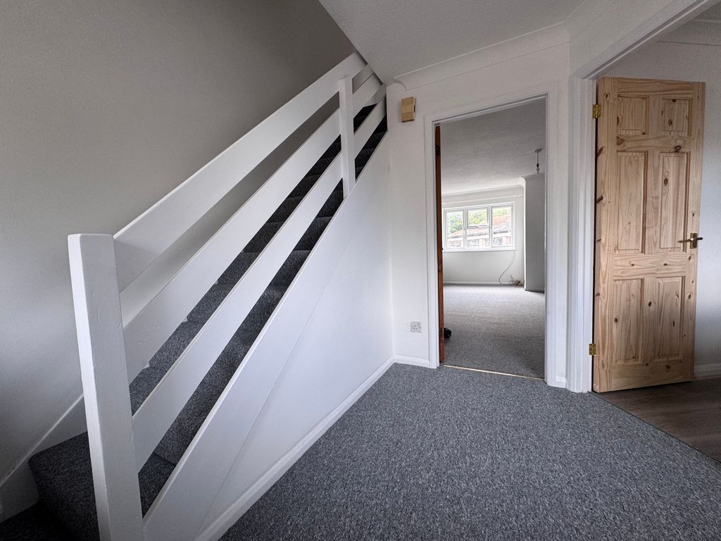 Property photo 2 of 11 Hall