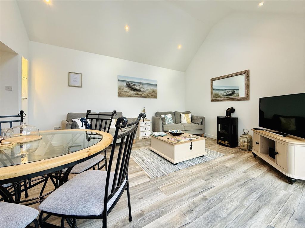 Property photo 3 of 13 Dining Area.Jpg