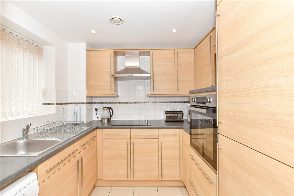 Property photo 2 of 10 Kitchen