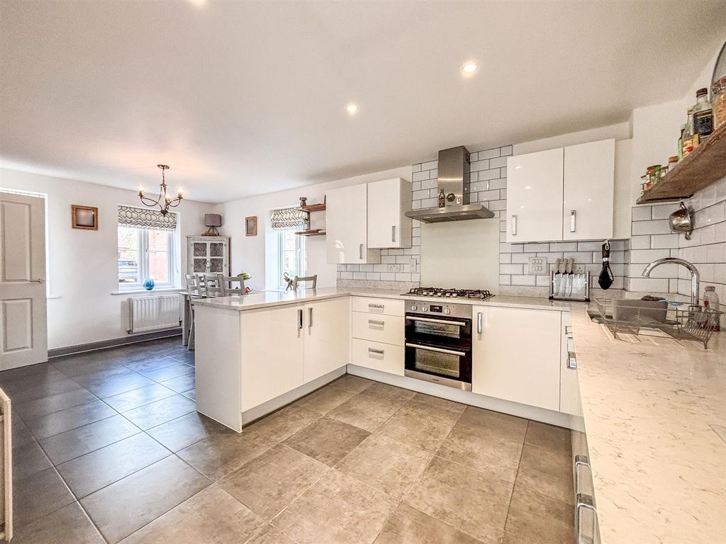 Property photo 3 of 22 Kitchen