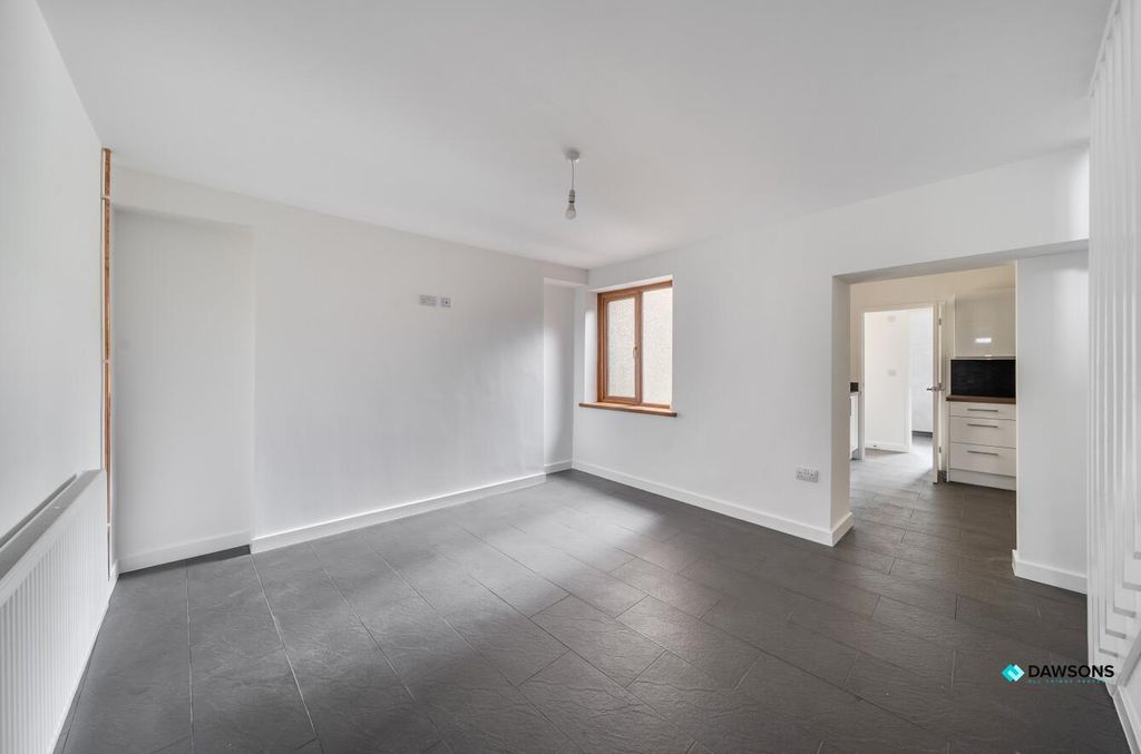 Property photo 2 of 32