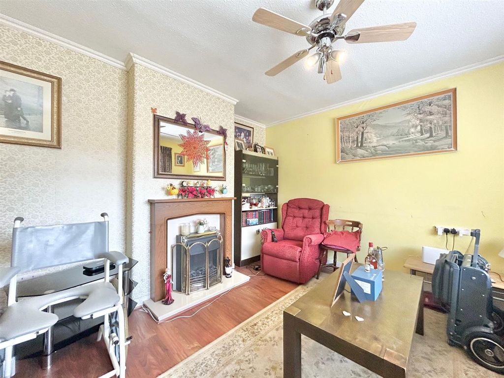 Property photo 2 of 7 Lounge.Jpg