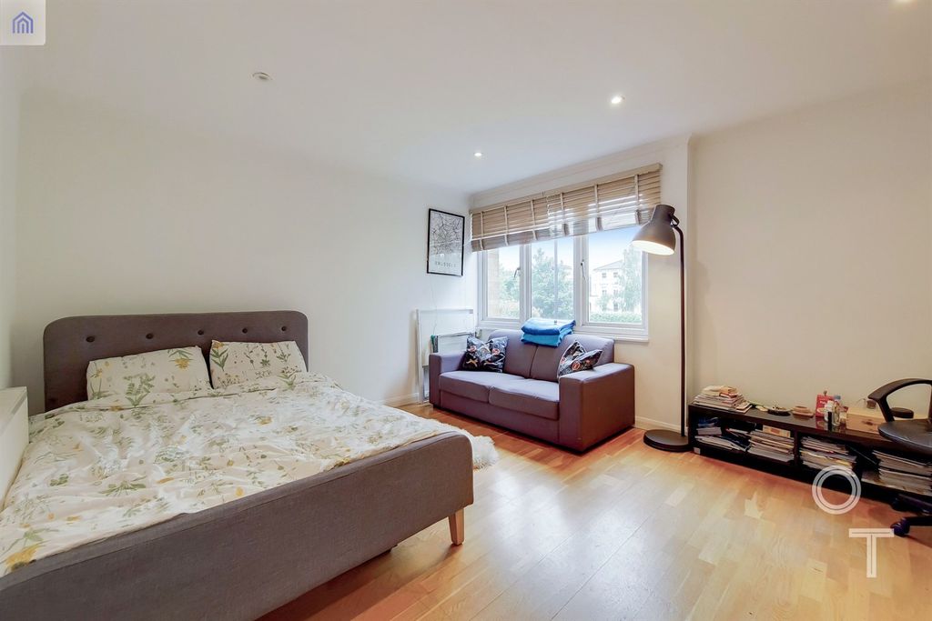 Property photo 3 of 7 Reception+Room