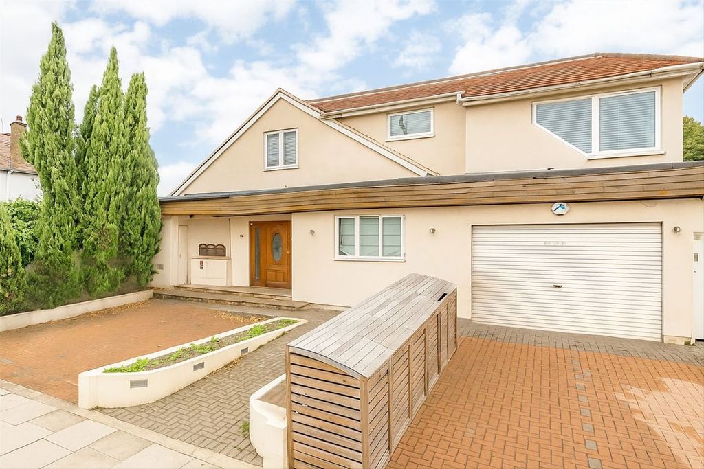 Property photo 1 of 8