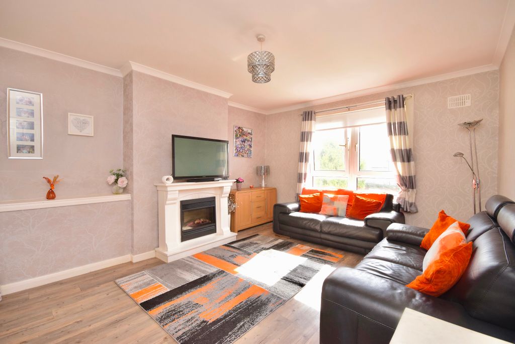 Property photo 2 of 28