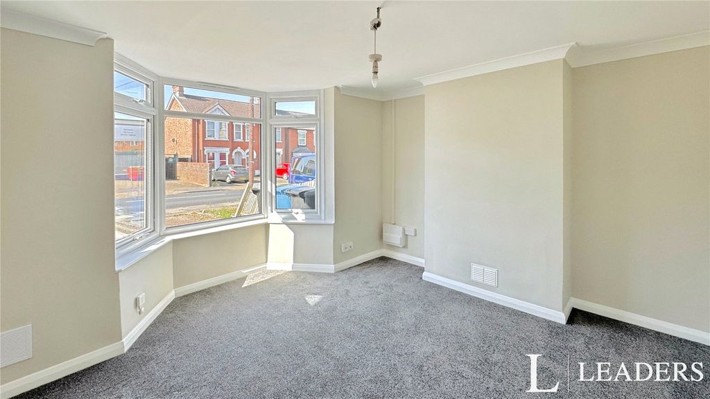 Property photo 2 of 12 Picture No. 17