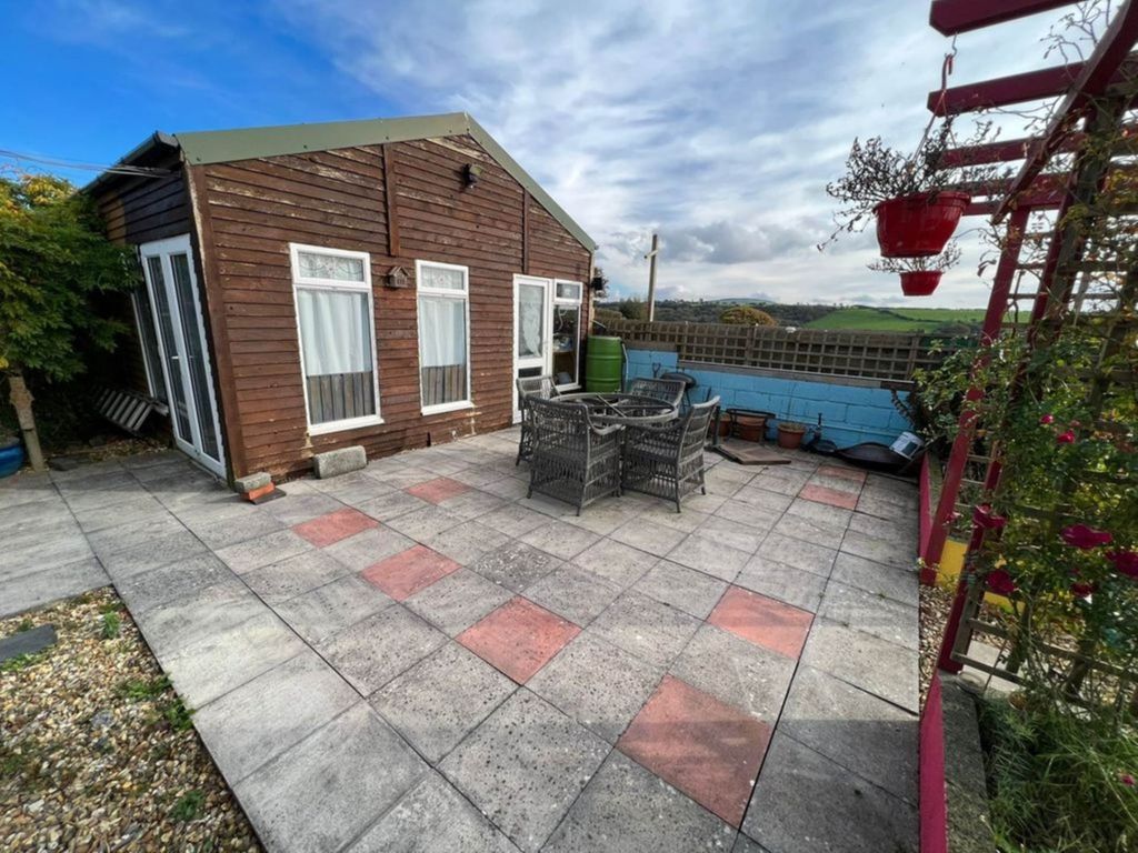 Property photo 3 of 27