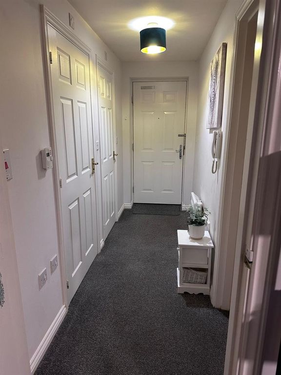 Property photo 2 of 6 Entrance Hall