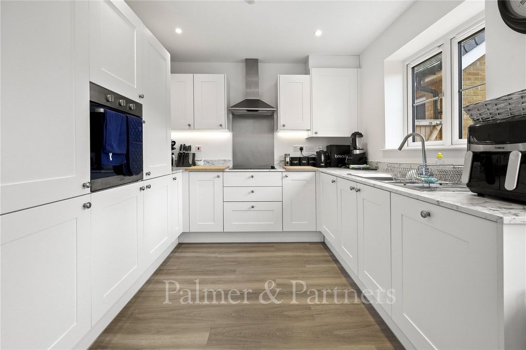 Property photo 2 of 17 Kitchen