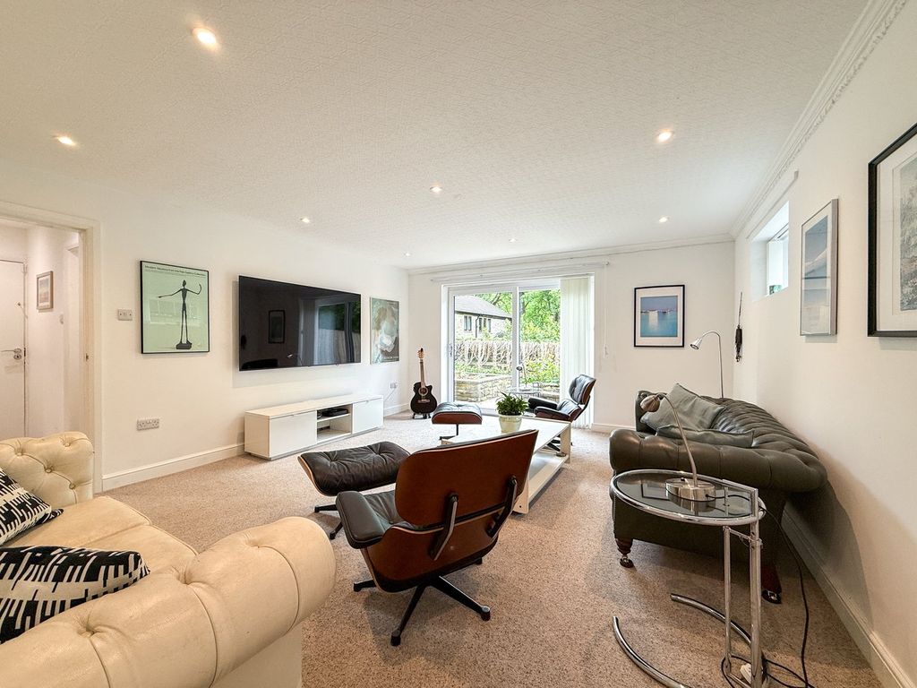 Property photo 2 of 33