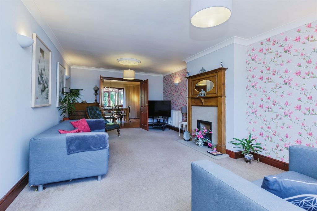Property photo 3 of 27