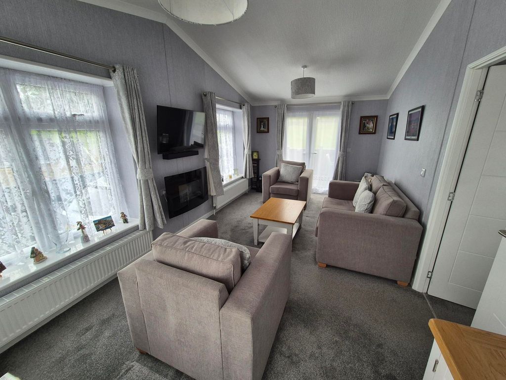 Property photo 2 of 24