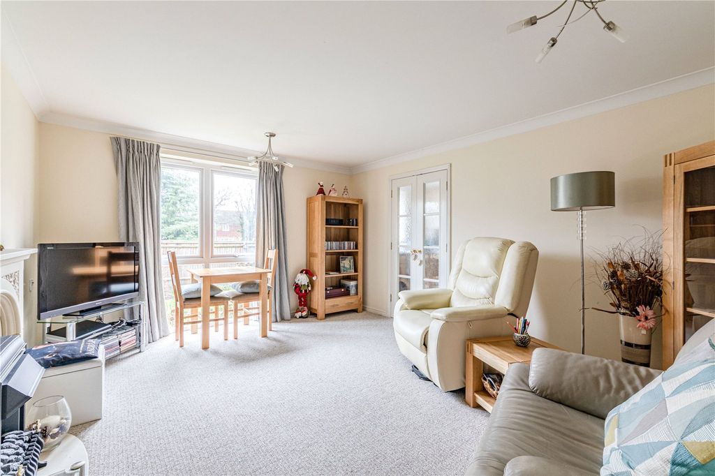 Property photo 3 of 17 Sitting Room