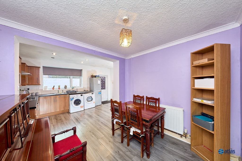 Property photo 2 of 11 Dining Room