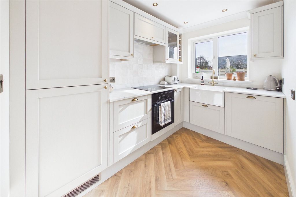 Property photo 3 of 21 Kitchen