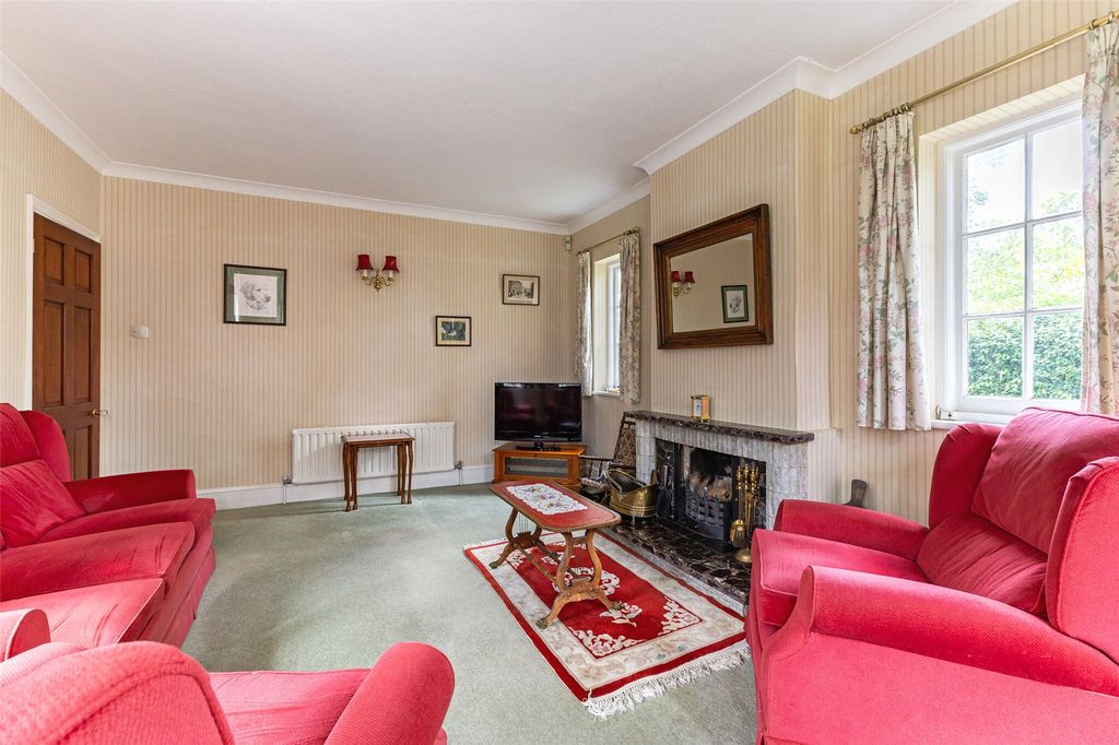Property photo 3 of 14 Sitting Room