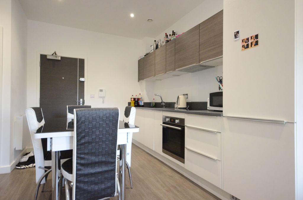 Property photo 3 of 7 3.Kitchen