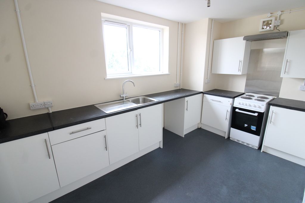 Property photo 3 of 7 Kitchen