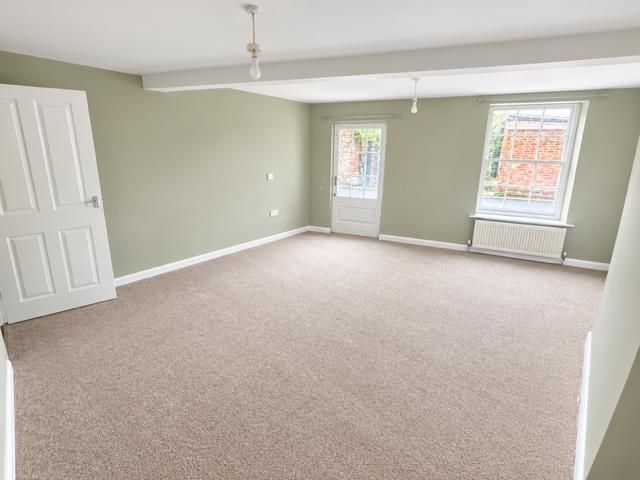 Property photo 2 of 5 Bedroom