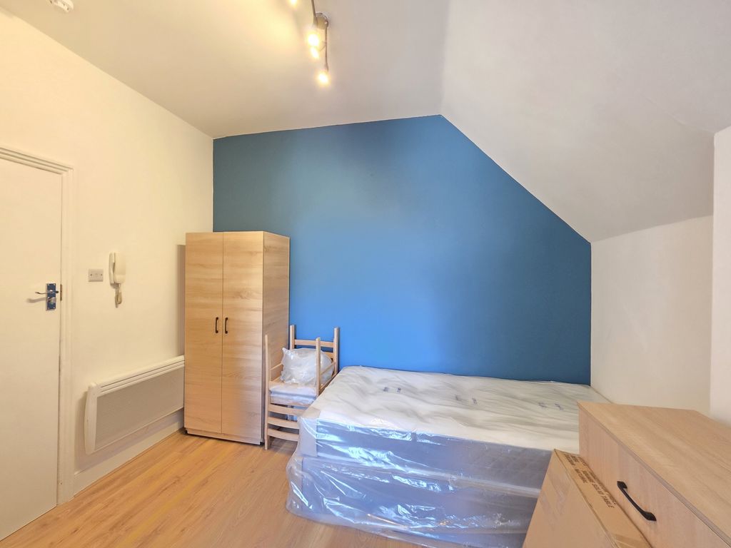 Property photo 2 of 6 Photo 6