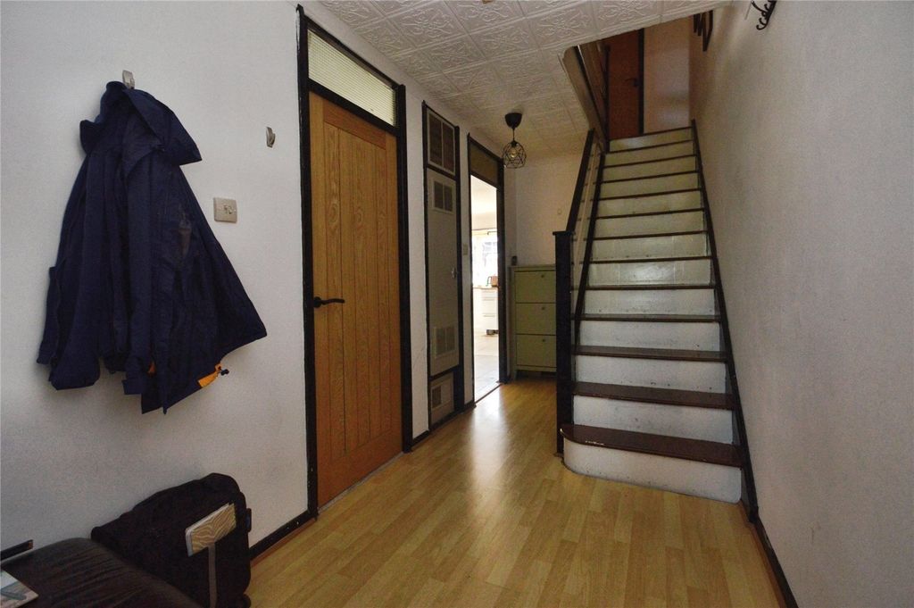 Property photo 2 of 19 Picture No. 11