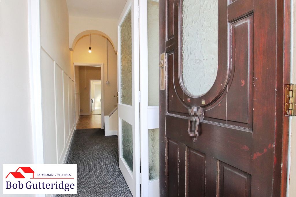 Property photo 2 of 27 Entrance Hall