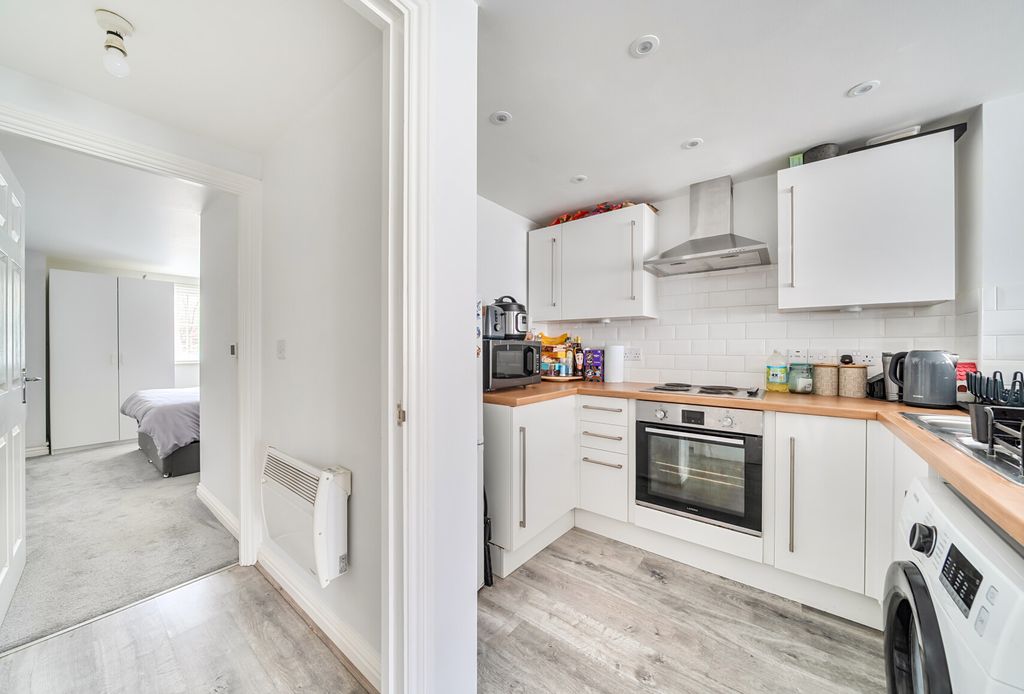 Property photo 1 of 15 1400786-11-696E41...