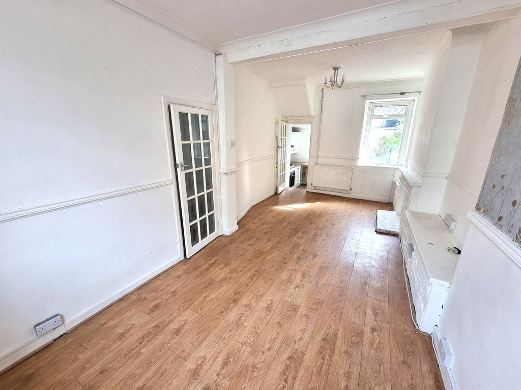 Property photo 2 of 20 Lounge