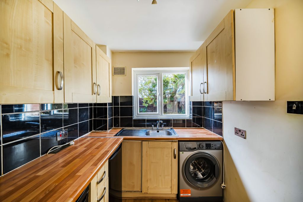 Property photo 2 of 11 1363861126900Af6F8ce5c