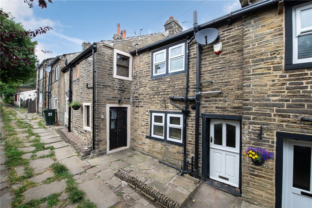 Property photo 1 of 13 Holts Lane