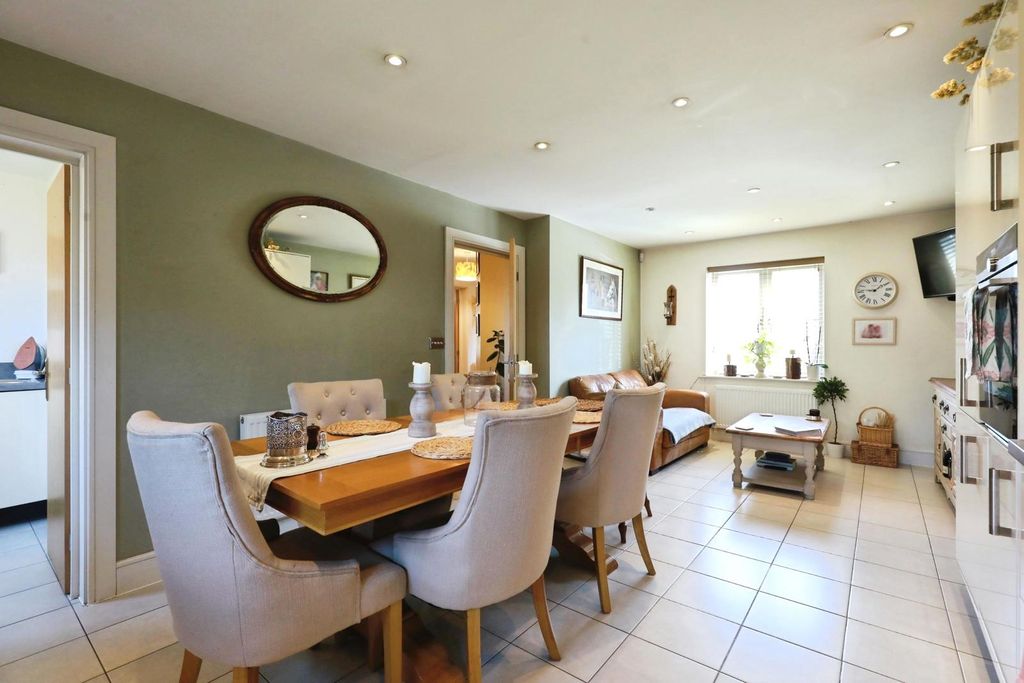 Property photo 3 of 18 Pbox-Img.Jpg