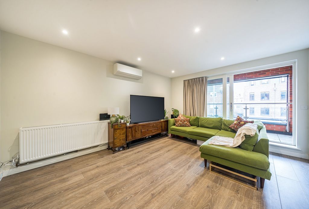 Property photo 2 of 10 1403273-10-697780...