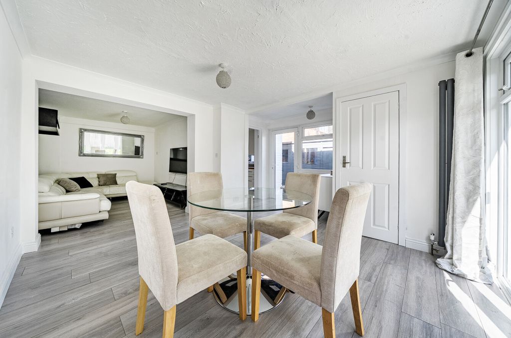 Property photo 2 of 17 1350469-3-68Bed54...