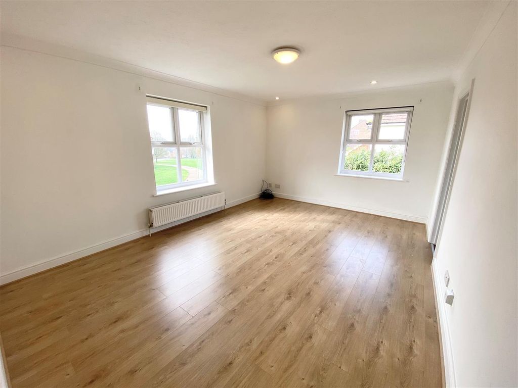 Property photo 2 of 7 Lounge.Jpg