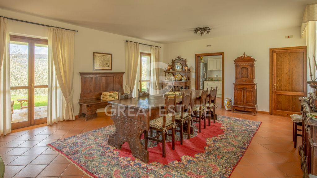 Property photo 2 of 28 Interiors