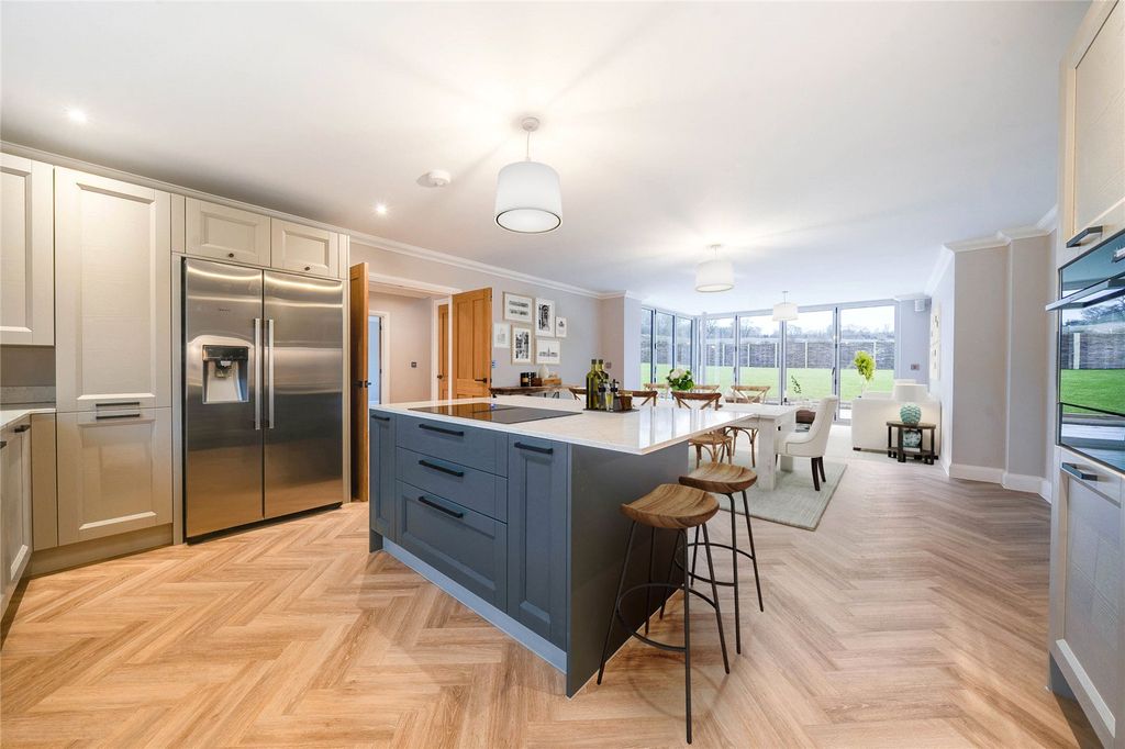 Property photo 3 of 13 Kitchen / Dining