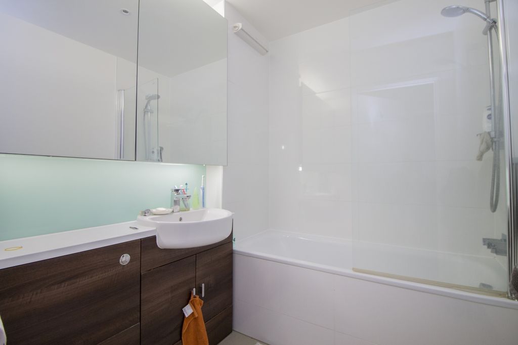Property photo 3 of 6 Bathroom
