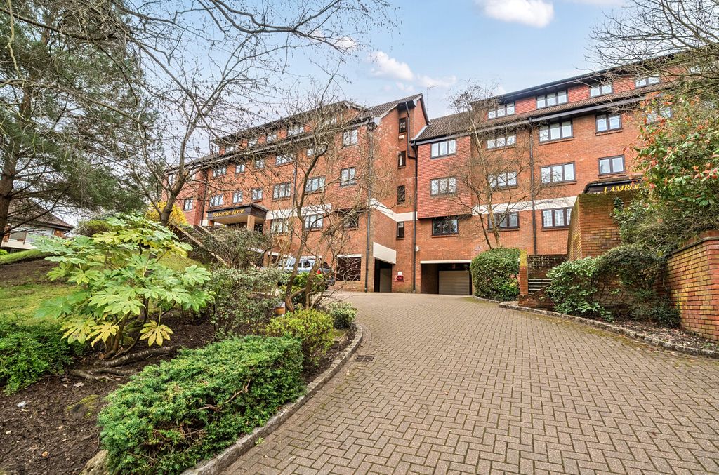 Property photo 1 of 19 1425461-1-69B2901...