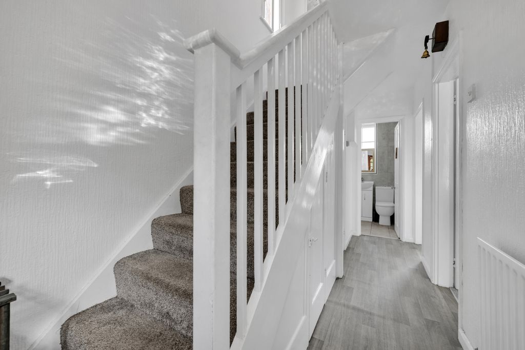 Property photo 2 of 12 Hallway